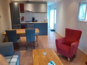 Gallery image of Farmhouse in Fochteloo near National Park, cleaning included in Fochteloo +32 photos