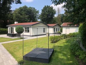 Vrt pred nastanitvijo Holiday Home in Harderwijk near Veluwemeer, cleaning included