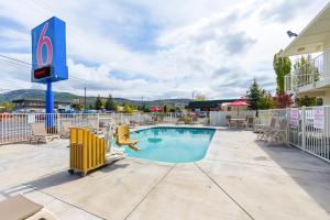 The swimming pool at or close to Motel 6-Klamath Falls, OR