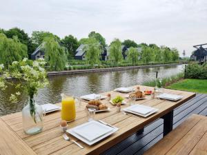Gallery image of Water Villa in Balk by Slotermeer Lake, cleaning included in Balk