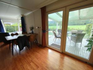 Gambar di galeri bagi Glass Veranda Chalet in nature, cleaning included di Garderen