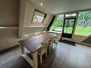 Gallery image of Charming Holiday Home with WiFi, cleaning included in Stramproy +25 photos