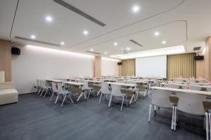 El área de trabajo o centro de convenciones de Yaman Garden Hotel 雅缦花园酒店