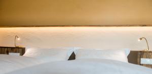 A bed or beds in a room at Weingut Georgium