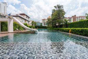 a water slide in a pool in a house at LUX- VERANDA PATTAYA - Residence in Jomtien Beach