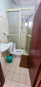 a bathroom with a toilet and a sink at Hilltop Guest House in Ella