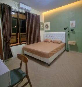 Postel nebo postele na pokoji v ubytování Satoe Atap Rooms