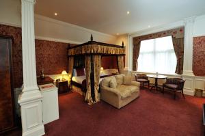 Gallery image of Best Western PLUS Grim's Dyke Hotel in Harrow