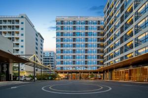 a large building with a street in front of it at Guangzhou Baiyun Airport COCO Hotel T2 Terminal Store Canton Fair Free Shuttle Bus in Huadu
