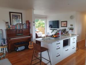 Cucina o angolo cottura di Otumoetai Shared Family Home - Sherwood Food Forest, New Zealand