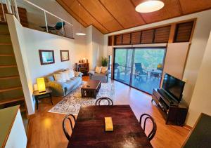 Χώρος καθιστικού στο Sapphire Villa 535, Kingfisher Bay Resort, K'gari
