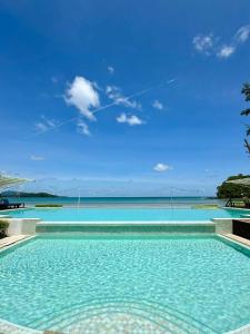 A piscina localizada em Twin Bay Resort Koh Lanta ou nos arredores