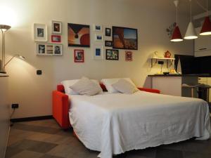 Ένα ή περισσότερα κρεβάτια σε δωμάτιο στο ALTIDO Dimora Palazzo Serra