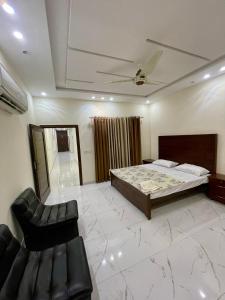 Elysian Nest 2BR Apartment Abdullah Gardens客房内的一张或多张床位