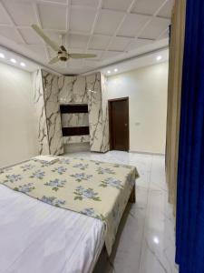 Elysian Nest 2BR Apartment Abdullah Gardens客房内的一张或多张床位