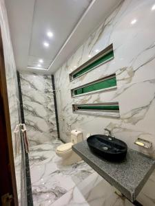Elysian Nest 2BR Apartment Abdullah Gardens的一间浴室