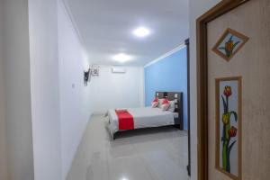 Кровать или кровати в номере Hotel O Cibubur Near Cibubur Junction Formerly Comfort Residence
