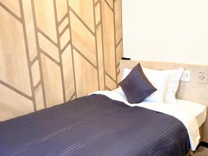 Postel nebo postele na pokoji v ubytování HOTEL LiVEMAX BUDGET Chofu-Ekimae + 10 fotografií
