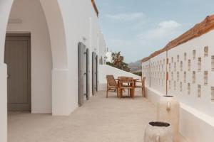 A balcony or terrace at Siora of Paros - Ammiralis & Castelis