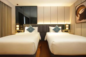 Postel nebo postele na pokoji v ubytování FUGO Hotel Banjarmasin