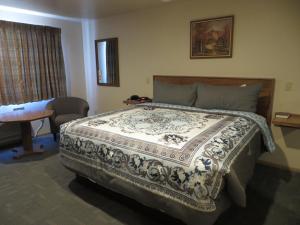 מיטה או מיטות בחדר ב-Jailhouse Motel and Casino