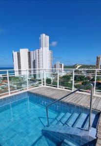 Kolam renang di atau di dekat Varandas Premium flat