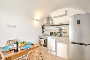 Kuchyň nebo kuchyňský kout v ubytování Dimora Tra Gli Ulivi With Private Jacuzzi - Happy Rentals