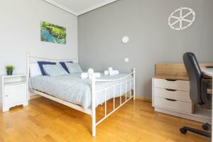 A bed or beds in a room at Outdoor paradise