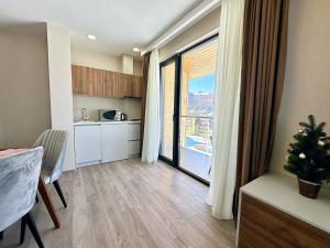 ครัวหรือมุมครัวของ Crystal Loft Block C Apartment with views