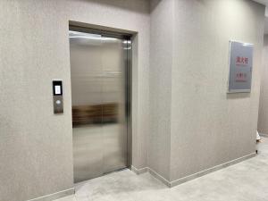 ภาพในคลังภาพของ Crystal Loft Block C Apartment with views ในบาคูเรียนี
