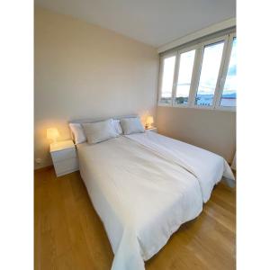 Posteľ alebo postele v izbe v ubytovaní Modern flat and private attic close to beach