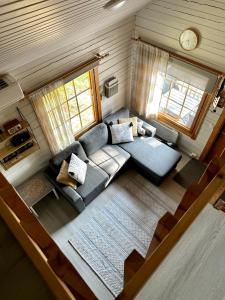 an overhead view of a living room with a couch at Playa del Finland in Peräseinäjoki