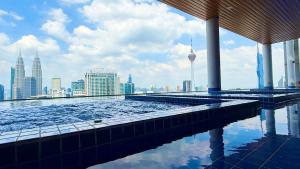 Der Swimmingpool an oder in der Nähe von The Colony By Infinitum Flixses