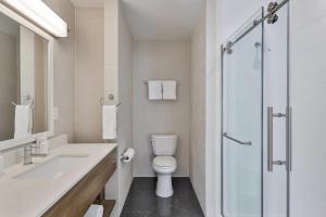 The Penn Stroud, Stroudsburg - Poconos, Ascend Hotel Collection的一间浴室