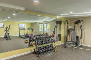The Penn Stroud, Stroudsburg - Poconos, Ascend Hotel Collection的健身中心和/或健身设施