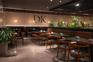 Ein Sitzbereich in der Unterkunft Dazzler by Wyndham Montevideo
