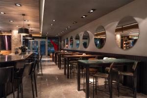 Ein Restaurant oder anderes Speiselokal in der Unterkunft Dazzler by Wyndham Montevideo 