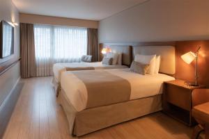 Ein Bett oder Betten in einem Zimmer der Unterkunft Dazzler by Wyndham Montevideo