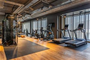 Fitness centrum a/nebo fitness zařízení v ubytování Me and All Hotel ulm, by Hyatt