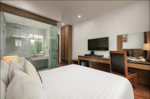Postel nebo postele na pokoji v ubytování Lam Anh Hotel 2 Dương Nội Hà Đông