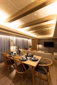 TV a/nebo společenská místnost v ubytování PREMIER suite Shinjuku West 3F 4F