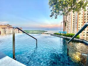 Πισίνα στο ή κοντά στο Urban Suites #Walnut 1BR 1Bath suite #Infinity Pool #3pax #1Queen 1Single #Quality well maintained #Private host