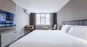 Postel nebo postele na pokoji v ubytování Hanting Hotel Shanghai Jinqiao International Square