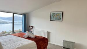 Postel nebo postele na pokoji v ubytování Vaneric Stays - Goldleaf Getaways 10