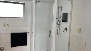 Koupelna v ubytování Vaneric Stays - Goldleaf Getaways 10