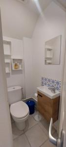 Et badeværelse på Appartement 4 personnes, idéal pour les familles + 4 billeder