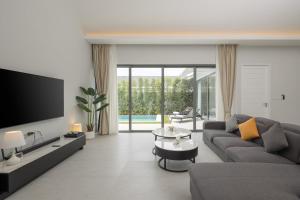 a living room with a couch and a tv at Silk Villa - 3 Bedrooms - Pool - Central Area in Bophut