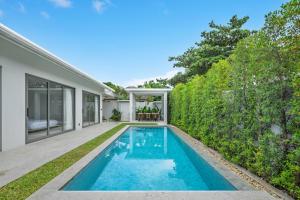 a swimming pool in the backyard of a house at Silk Villa - 3 Bedrooms - Pool - Central Area in Bophut