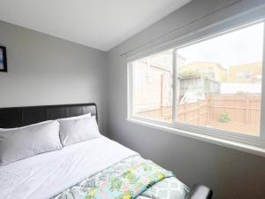 Ένα ή περισσότερα κρεβάτια σε δωμάτιο στο Comfortable 3Br 2 5ba Unit in SF