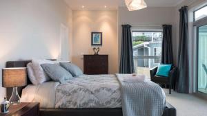 Magic on Molesworth - 2BR townhouse near CBD客房内的一张或多张床位